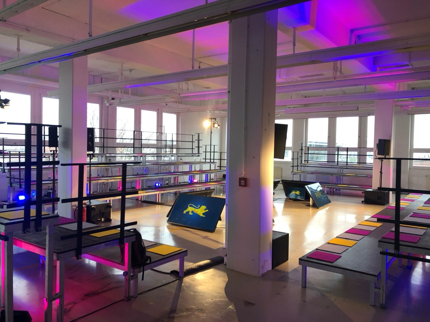 Eventfläche für Start-Up The Future in Baden-Württemberg Aufbaufläche des Events „Start-Up The Future“ zur Vernetzung von KMUs, Start-ups und Digitalisierungsexperten in Baden-Württemberg