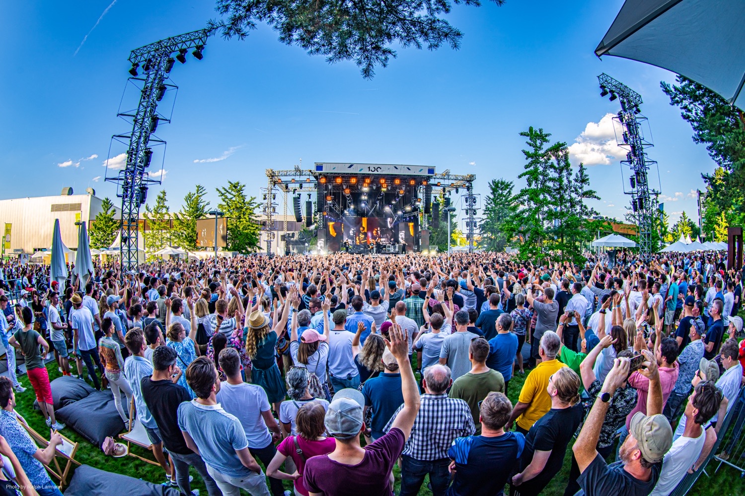 TRUMPF 100 Laser Festival with a large festival stage A large festival stage at the TRUMPF 100 Laser Festival, attended by thousands of employees on the company campus