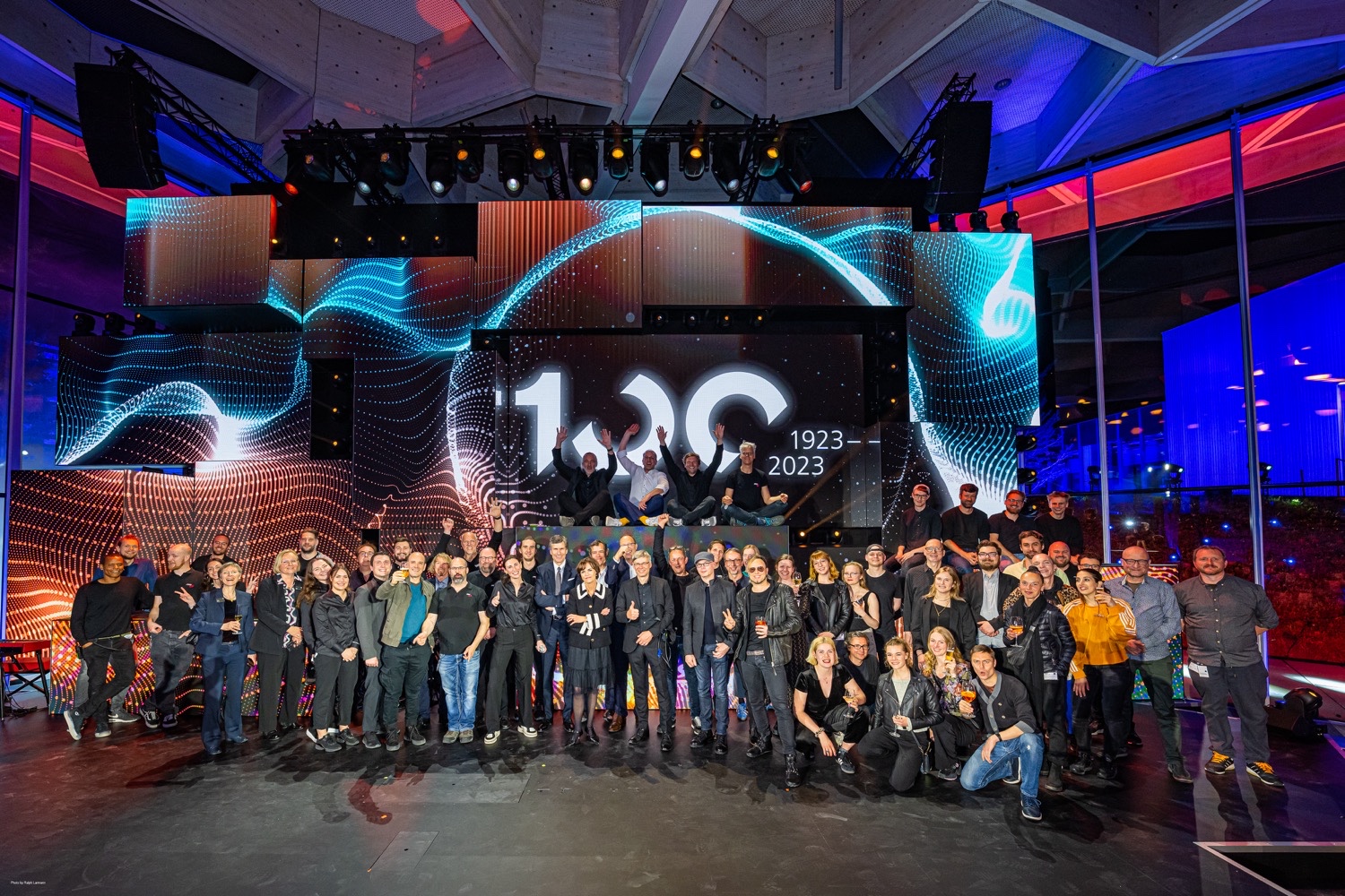 Großes Teamfoto bei der TRUMPF 100 Jubiläumsgala.