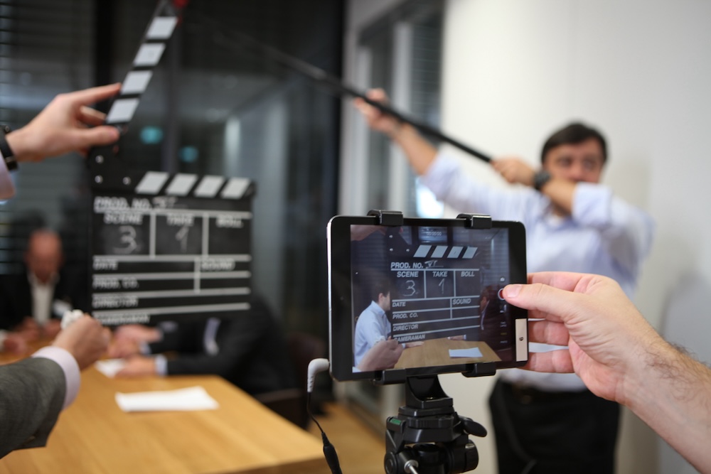 Video-Workshop als Teambuilding bei Leaders Conference Kamera-Setup für den Video-Workshop, bei dem Teams kreative Filme für die Führungskräftetagung produzieren