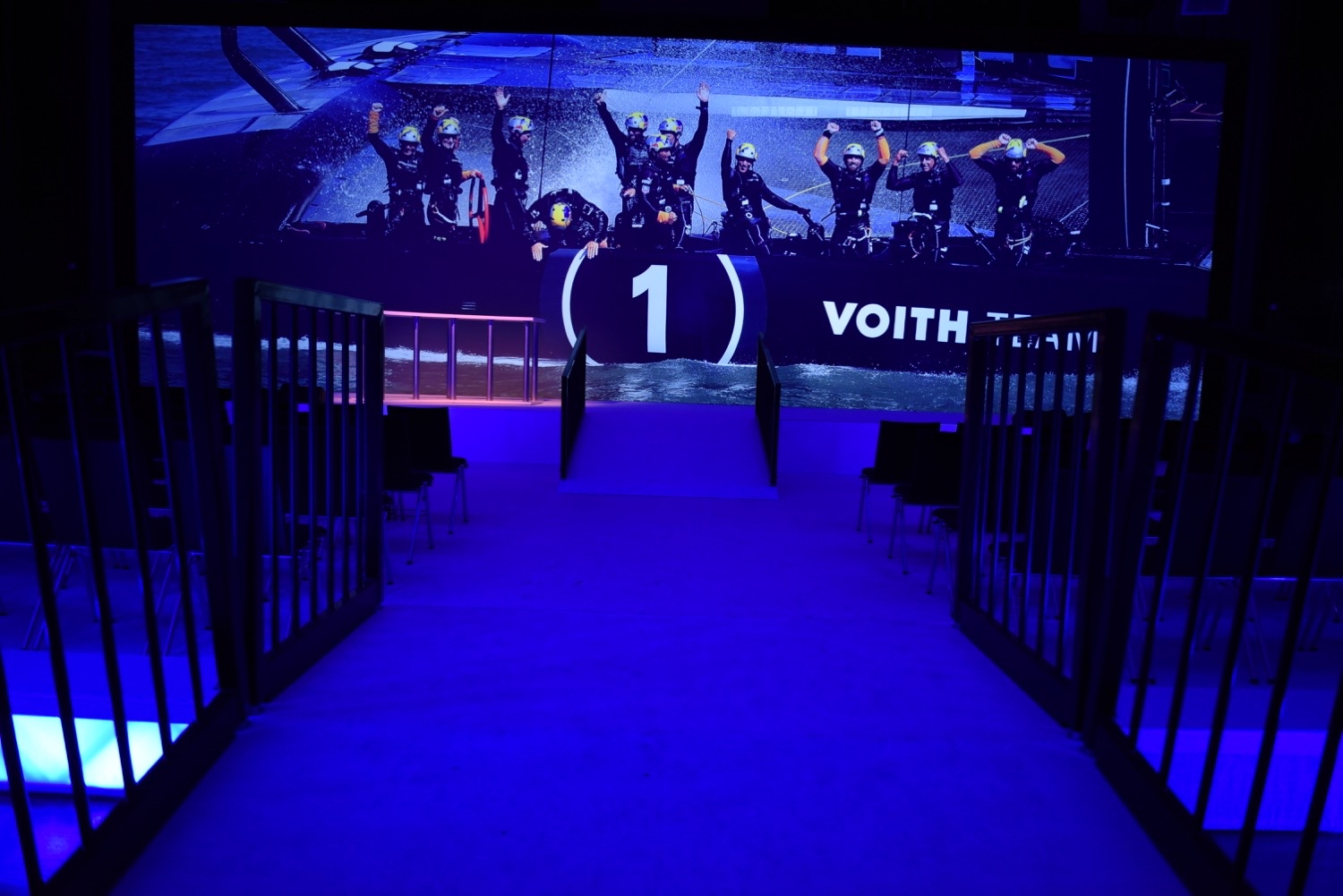 Voith Turbo Change Event Auditorium mit Stage Auditorium mit beleuchteter Stage beim Voith Turbo Change Event für das internationale Management-Meeting