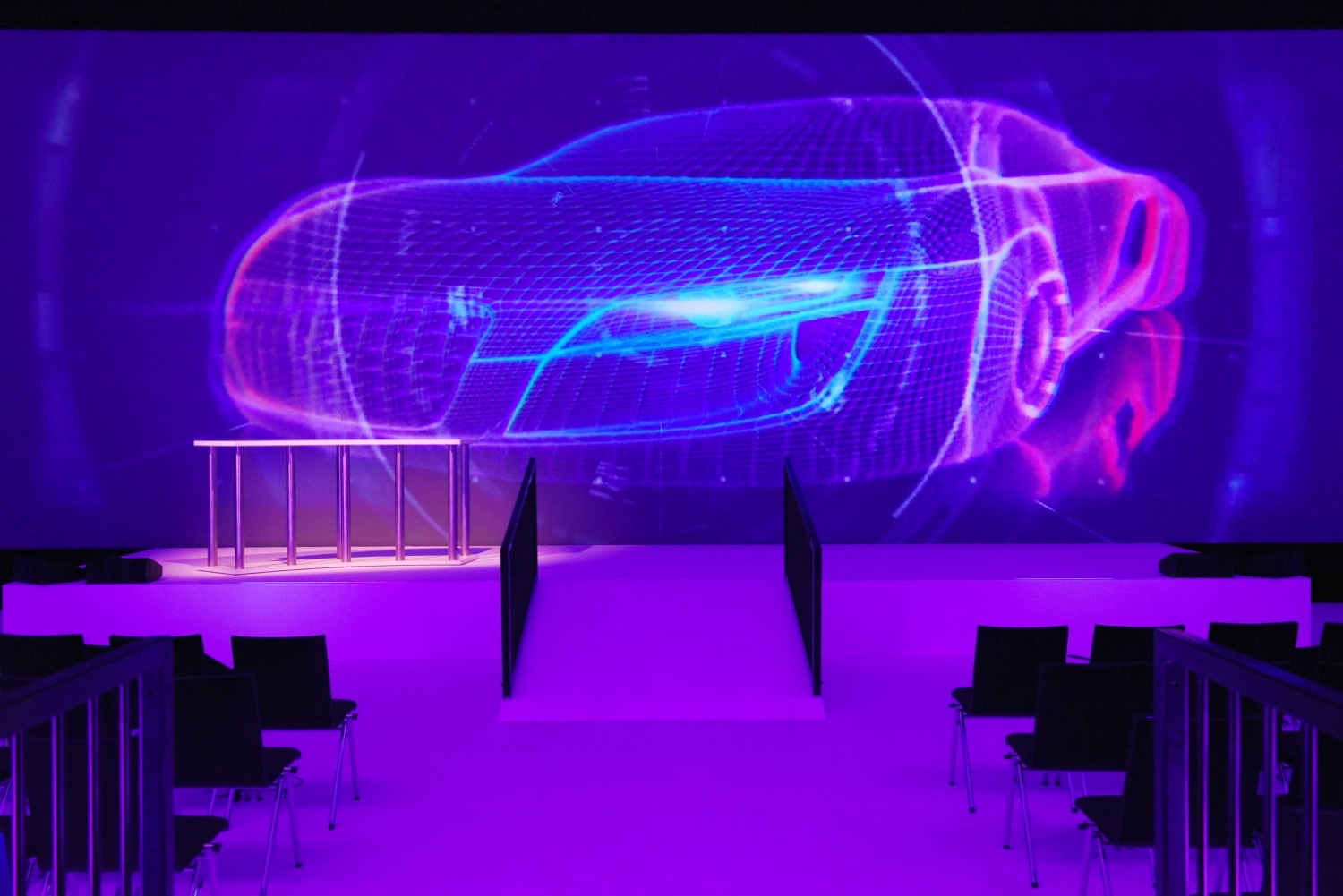 Technologie-Konzept auf der Stage von Voith Turbo Präsentiertes Fahrzeug- und Technologie-Konzept auf der Bühne des Voith Turbo Management-Meetings
