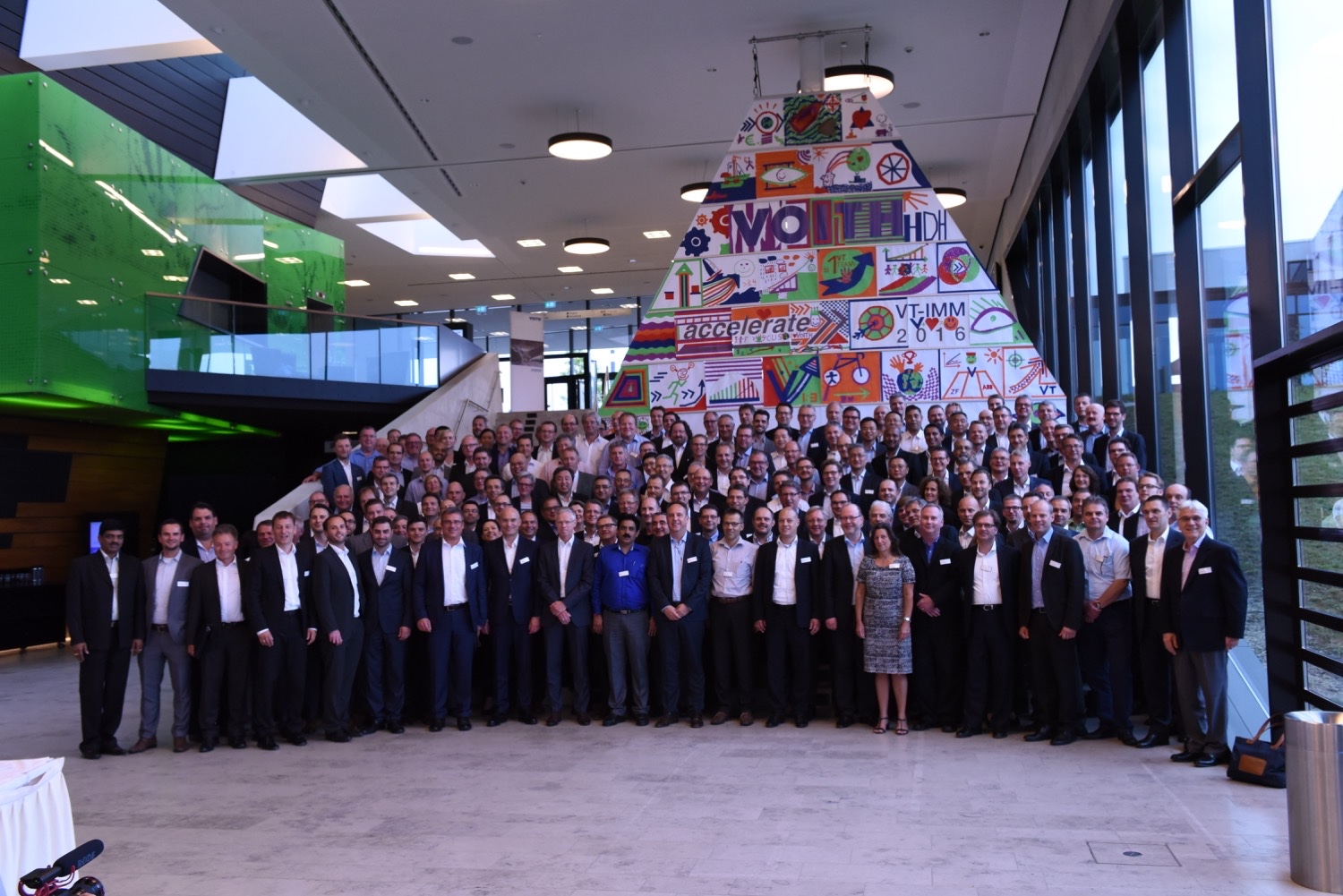 Gruppenfoto des Voith Turbo Teams beim internationalen Change Event zur Aktivierung der Führungskräfte